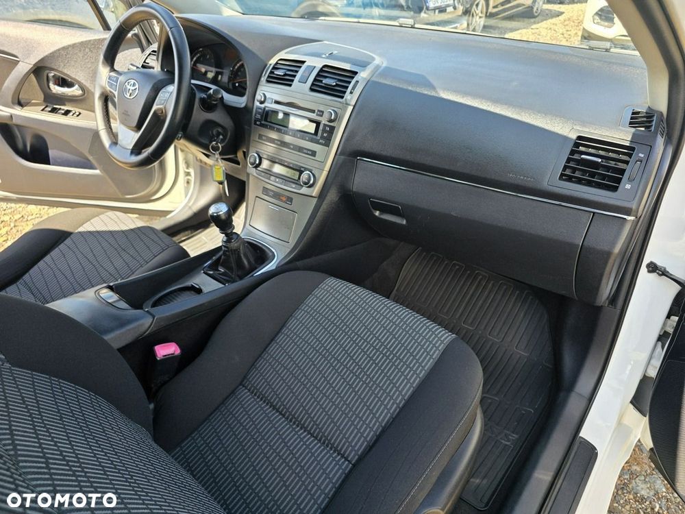 Toyota Avensis - 8