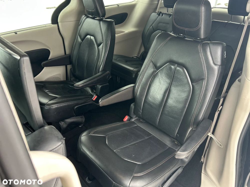 Chrysler Pacifica - 29