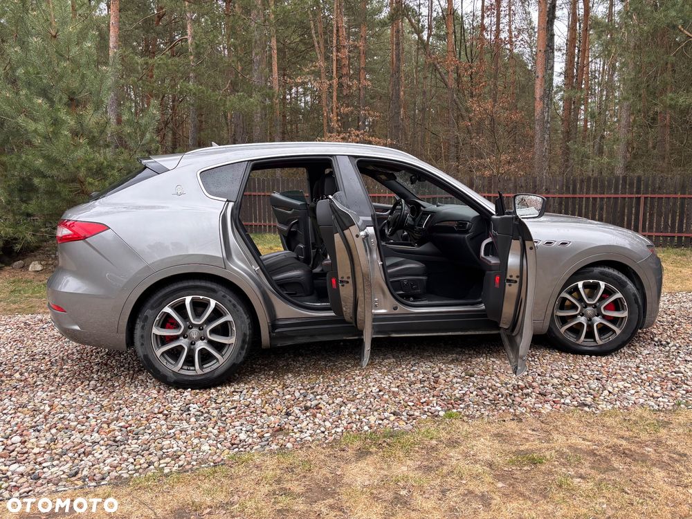 Maserati Levante Q4 Executive - 4
