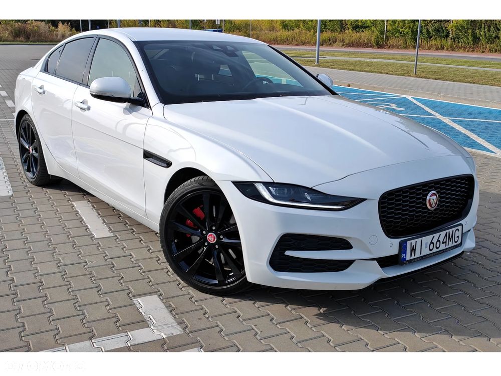Jaguar XE 2.0 D180 HSE - 1
