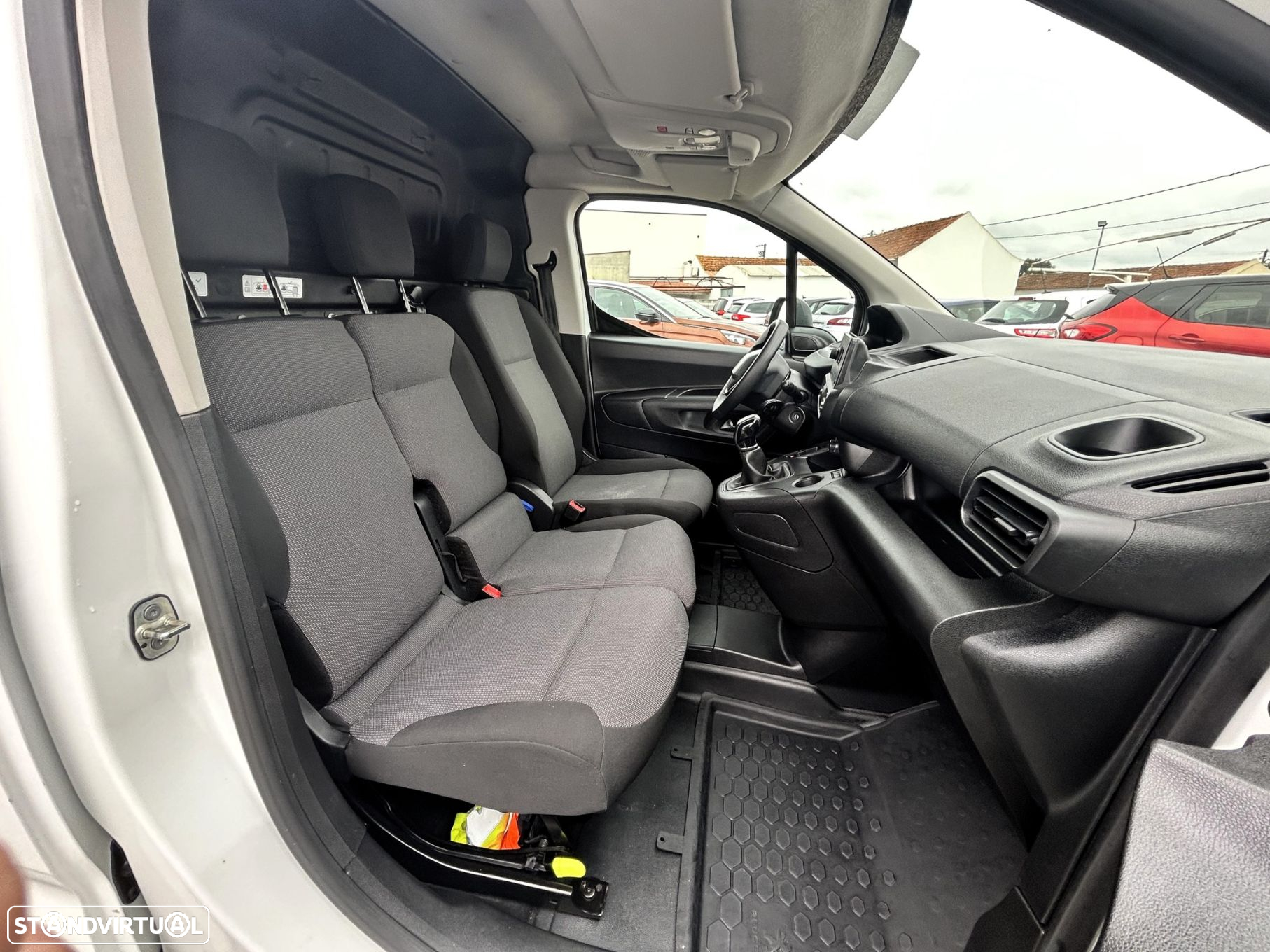Peugeot Partner 1.5 BlueHDi Asphalt Longa - 24