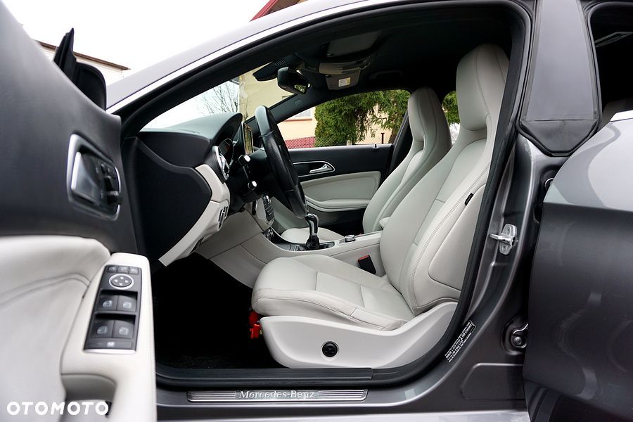 Mercedes-Benz CLA 180 Peak Edition - 19