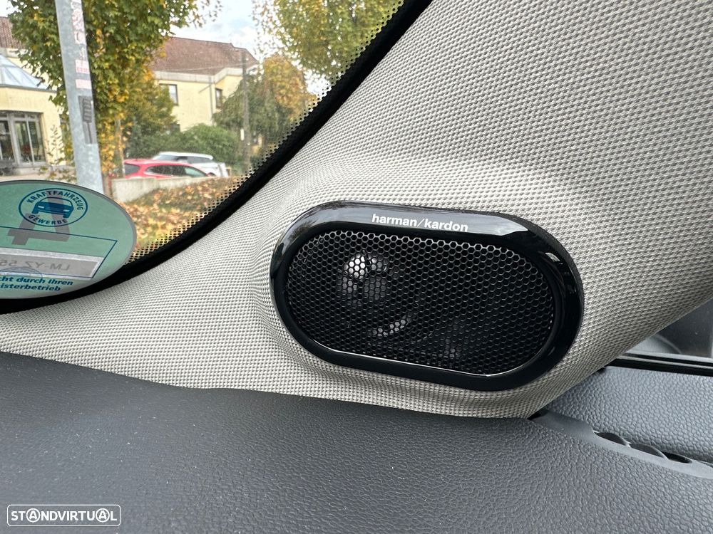 MINI 3 Portas Cooper SE Essential - 13