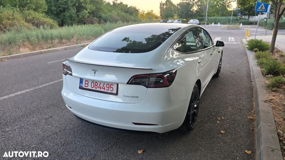 Tesla Model 3 Performance - 2