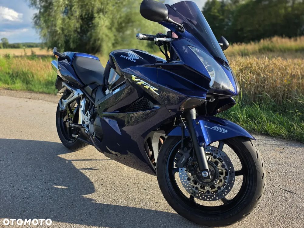 Honda VFR - 3