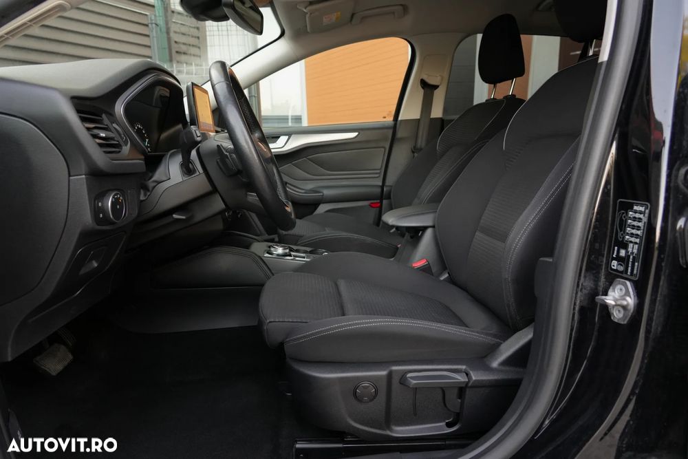 Ford Focus 2.0 TDCI Powershift Titanium - 11