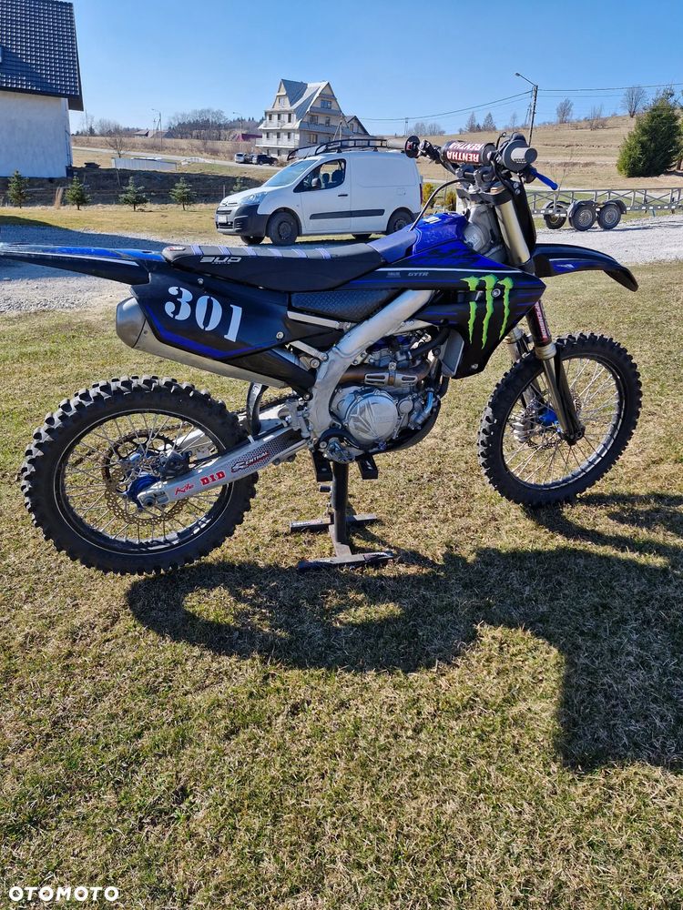 Yamaha YZF - 8