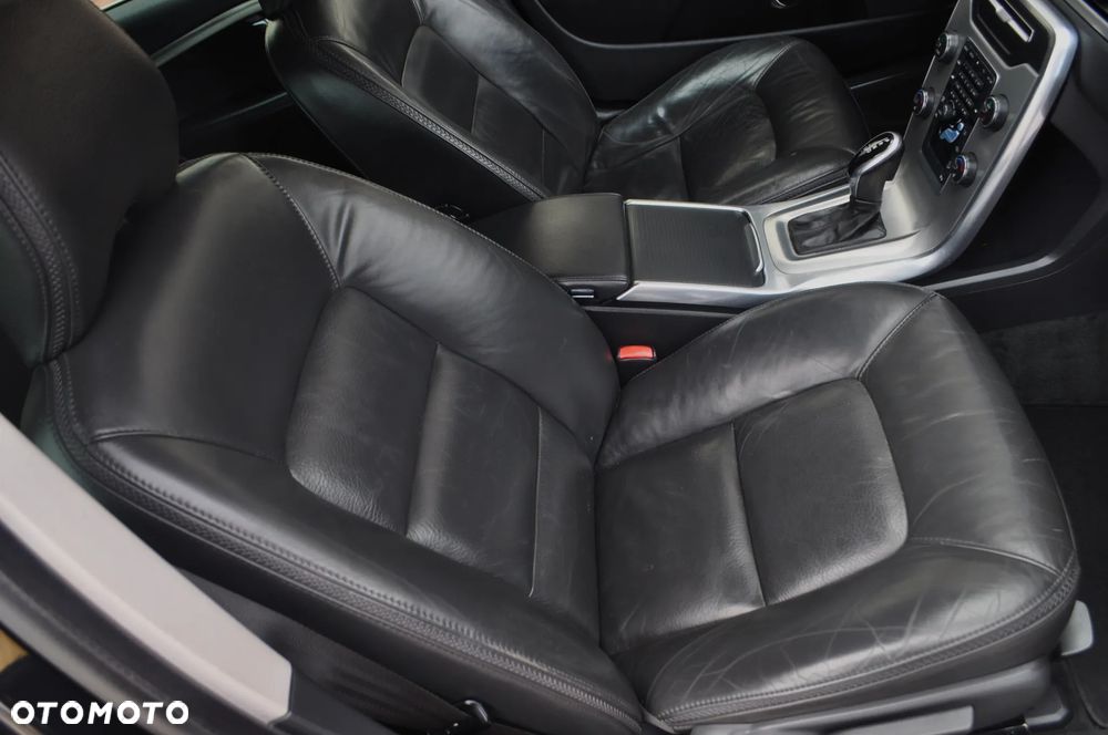 Volvo XC 70 D5 AWD Geartronic Black Edition - 31