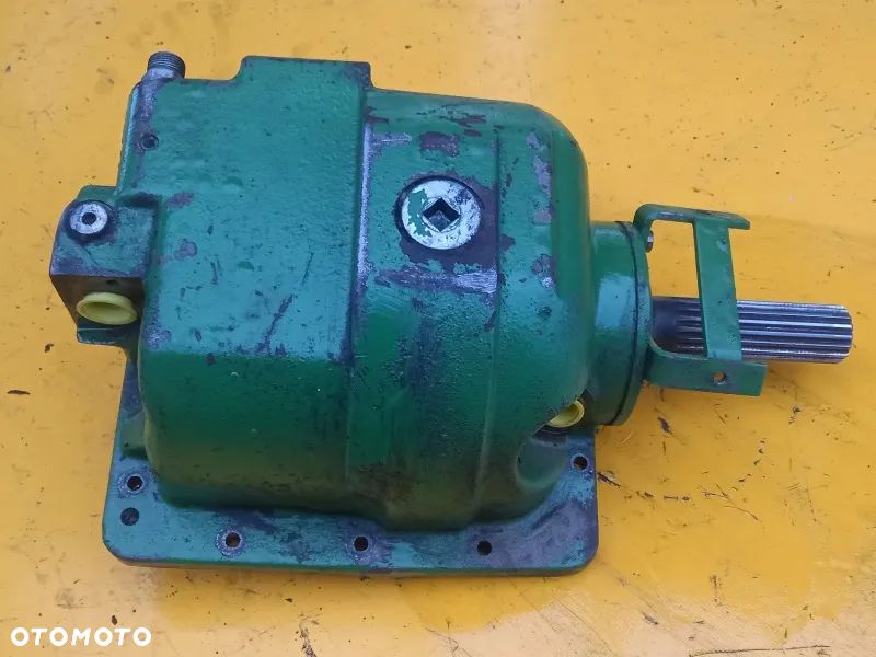 Przystawka przedniego napędu obudowa 49/44/27 John Deere 6620 - 11