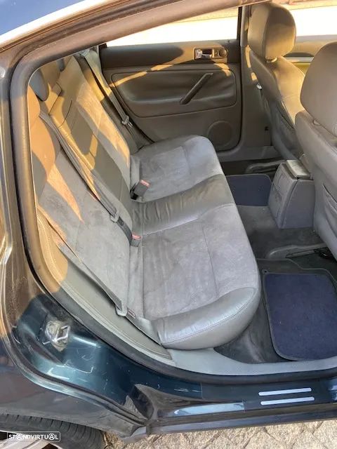 VW Passat 1.9 TDi Highline 4M - 9