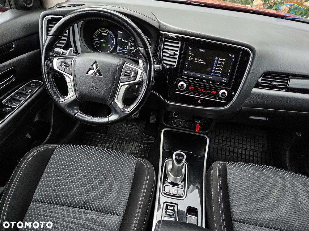 Mitsubishi Outlander 2.4 4WD Plug-In Hybrid Plus - 19