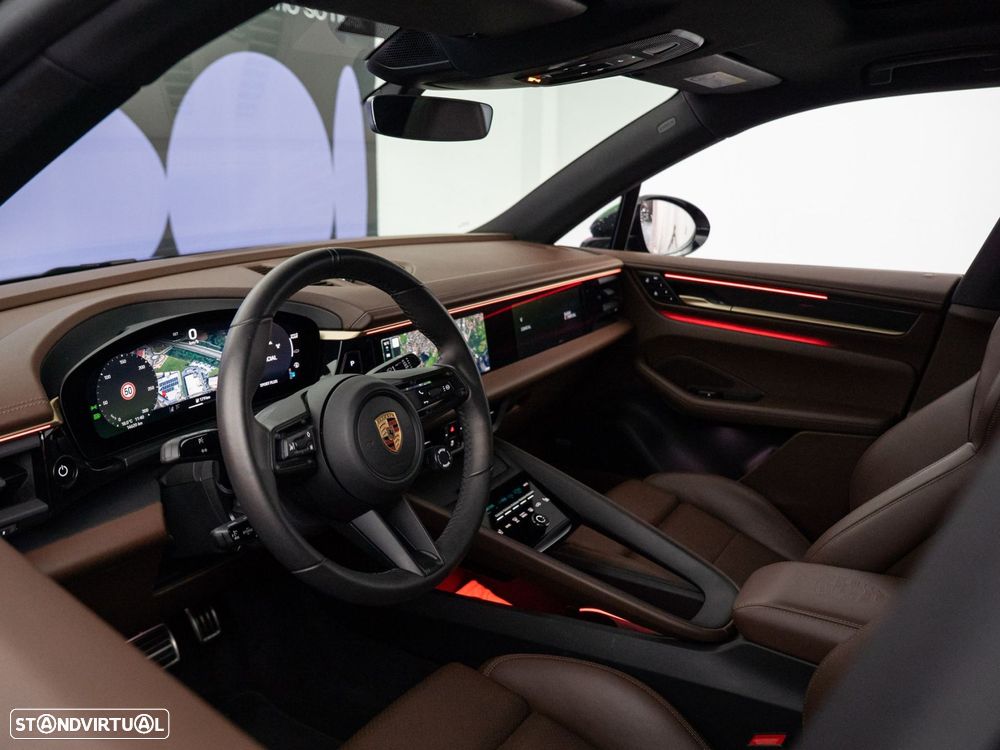 Porsche Macan Electric 4 - 18