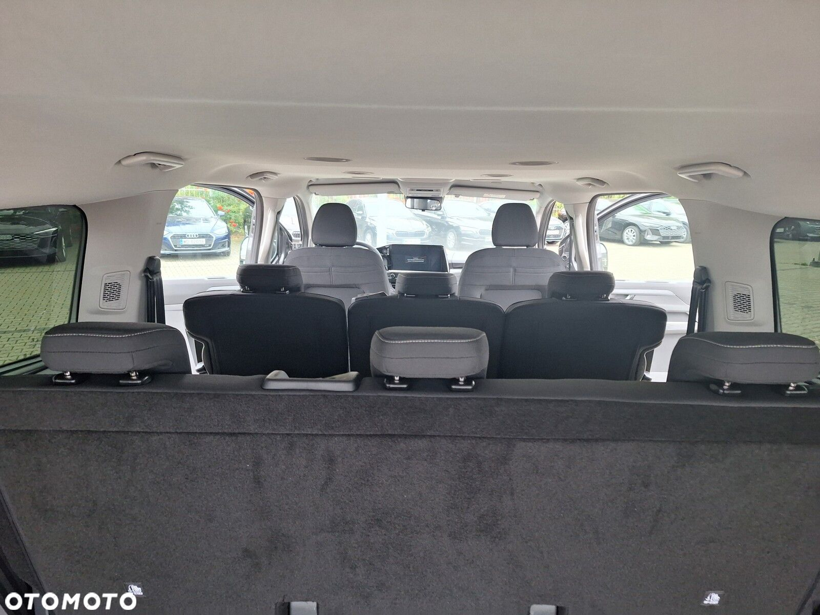 Volkswagen Caravelle - 30