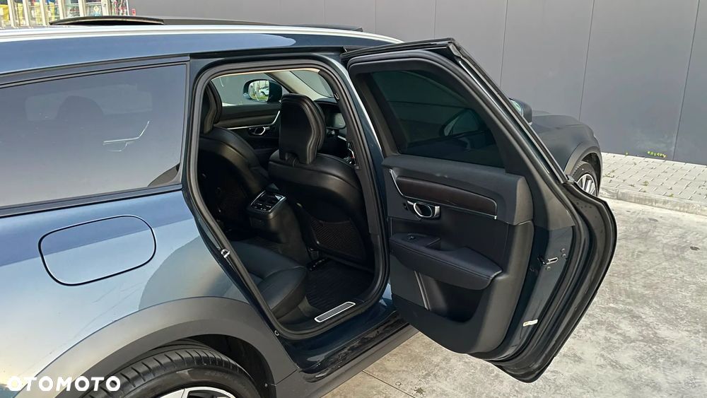 Volvo V90 Cross Country - 25