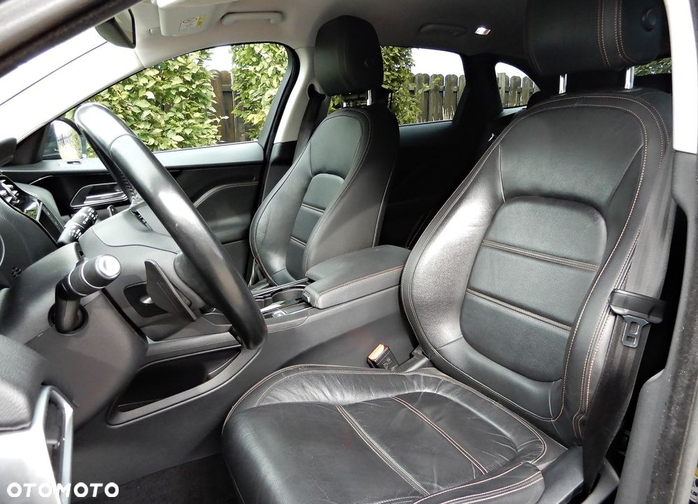 Jaguar F-Pace 2.0 i4D AWD Pure - 12