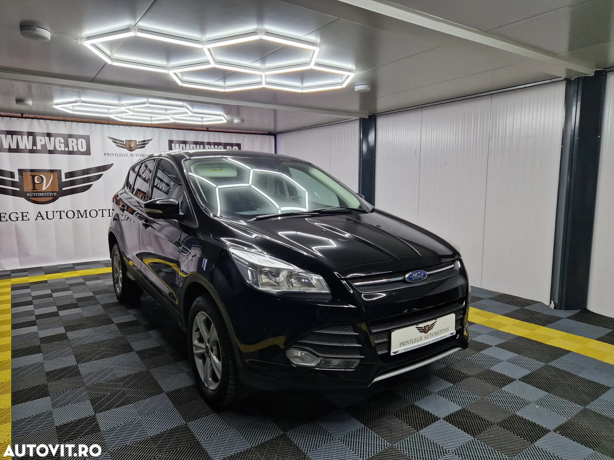 Ford Kuga 2.0 TDCi 4x4 Aut. Trend - 3