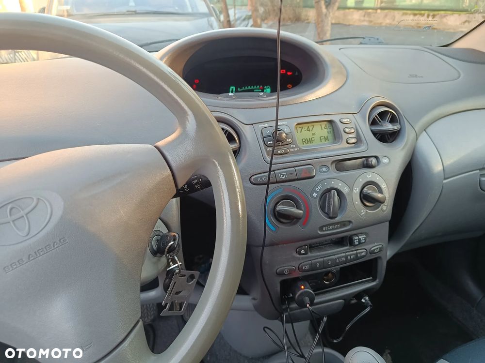 Toyota Yaris 1.0 Base - 7