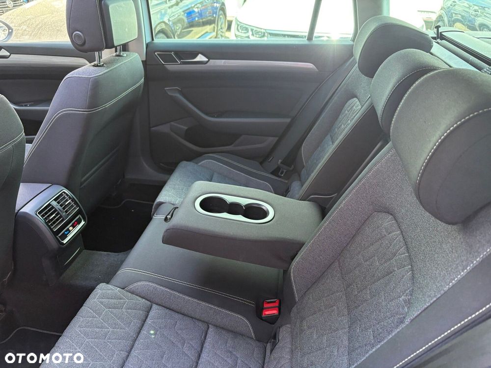 Volkswagen Passat - 15