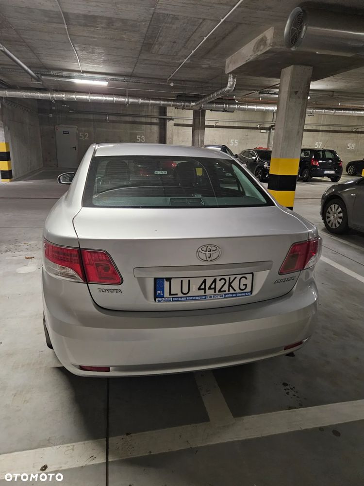 Toyota Avensis 1.8 Comfort - 12