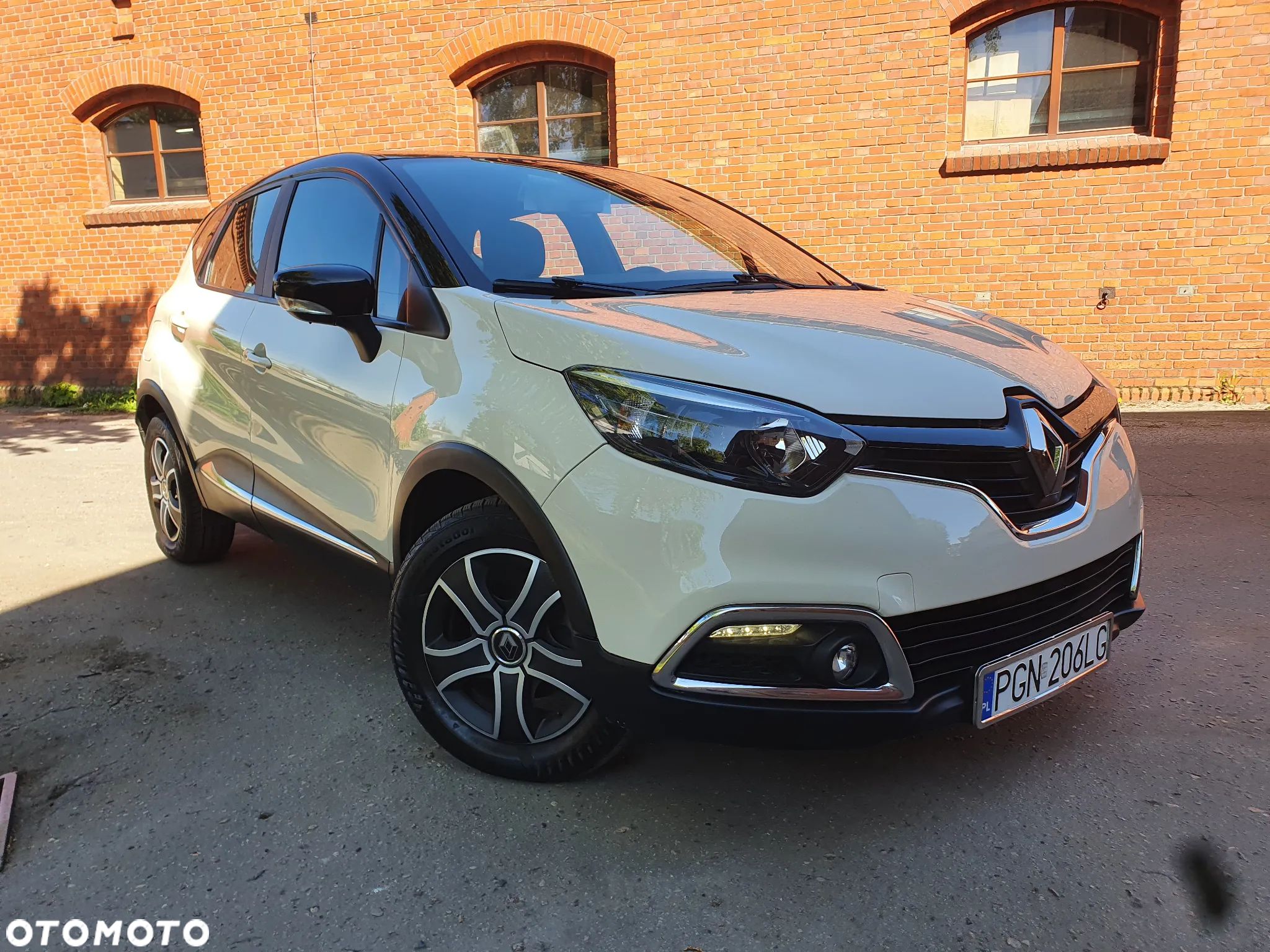 Renault Captur 1.2 TCe Intens EDC - 1
