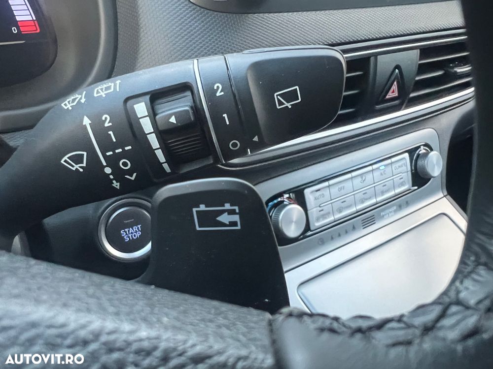 Hyundai KONA Select - 12