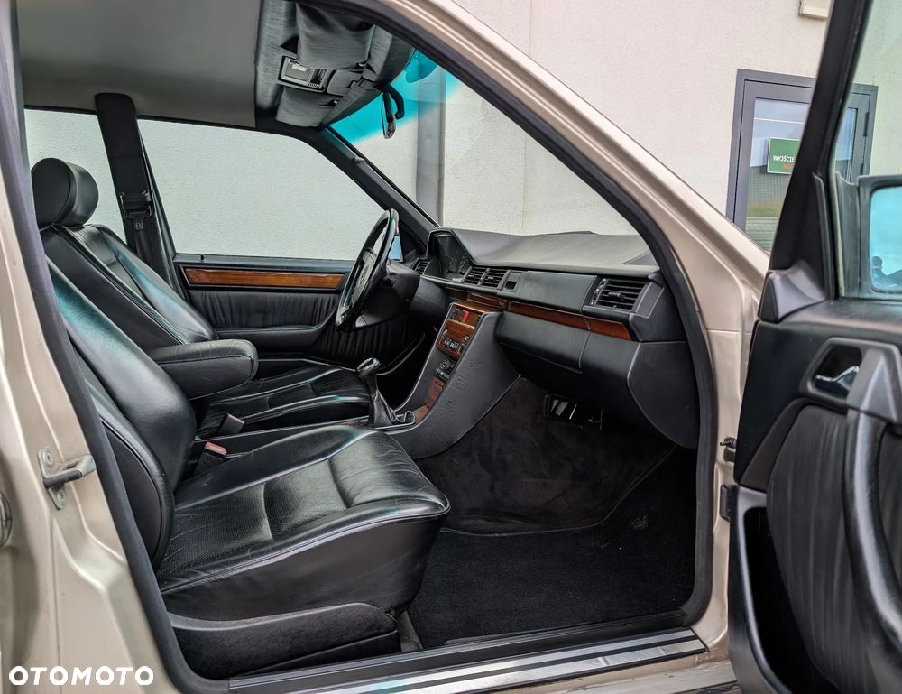 Mercedes-Benz 280 E - 13