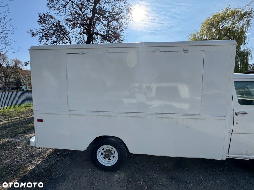 Ford ECONOLINE 300 V8 - 17
