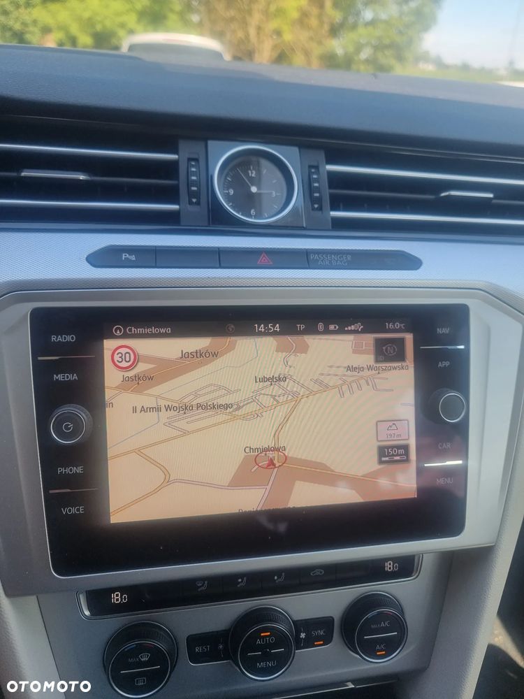 Volkswagen Passat - 11