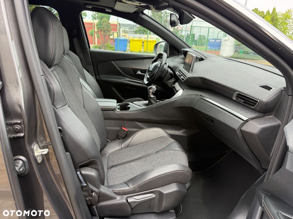 Peugeot 3008 1.2 PureTech GT S&S - 23