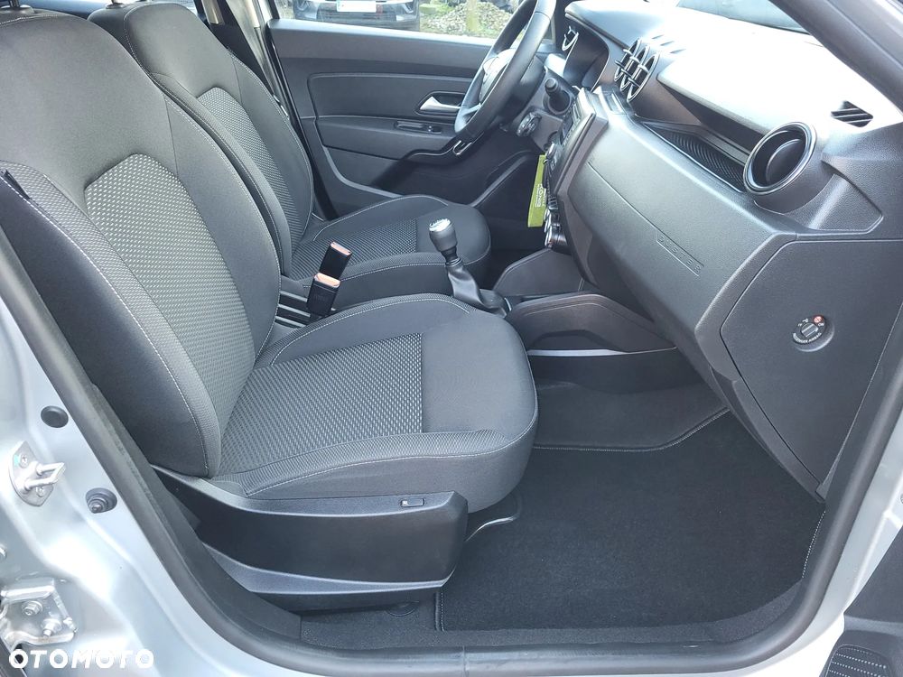 Dacia Duster 1.6 SCe Essential - 19