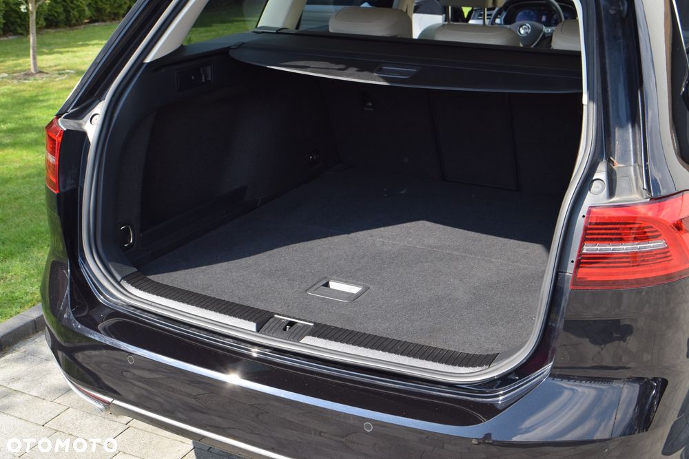 Volkswagen Passat 2.0 TDI (BlueMotion Technology) Highline - 27