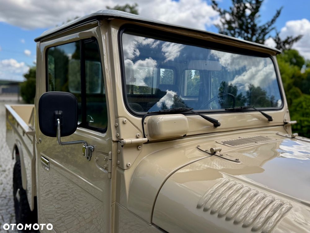 Toyota Land Cruiser - 7