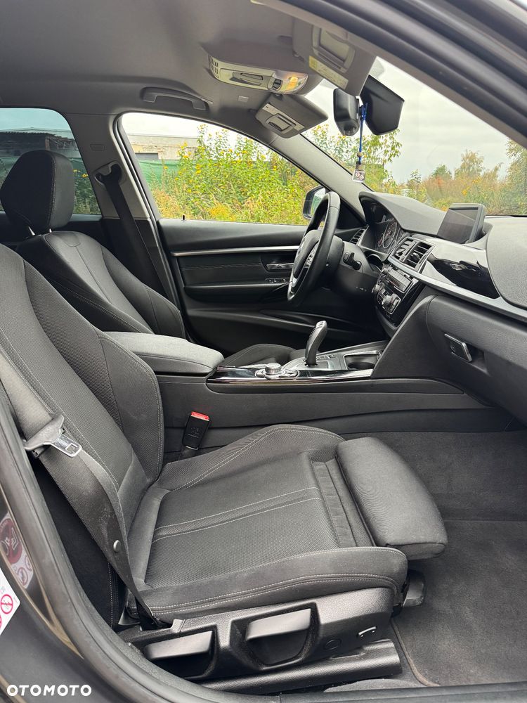 BMW Seria 3 320d Sport Line - 16