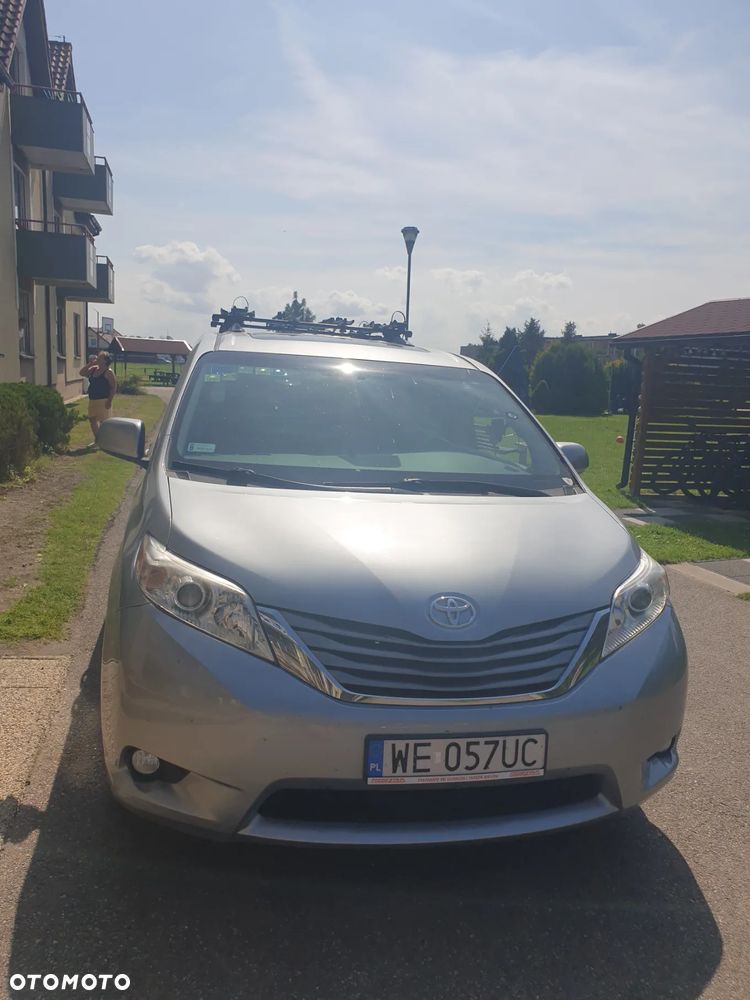 Toyota Sienna 3.5 V6 - 1