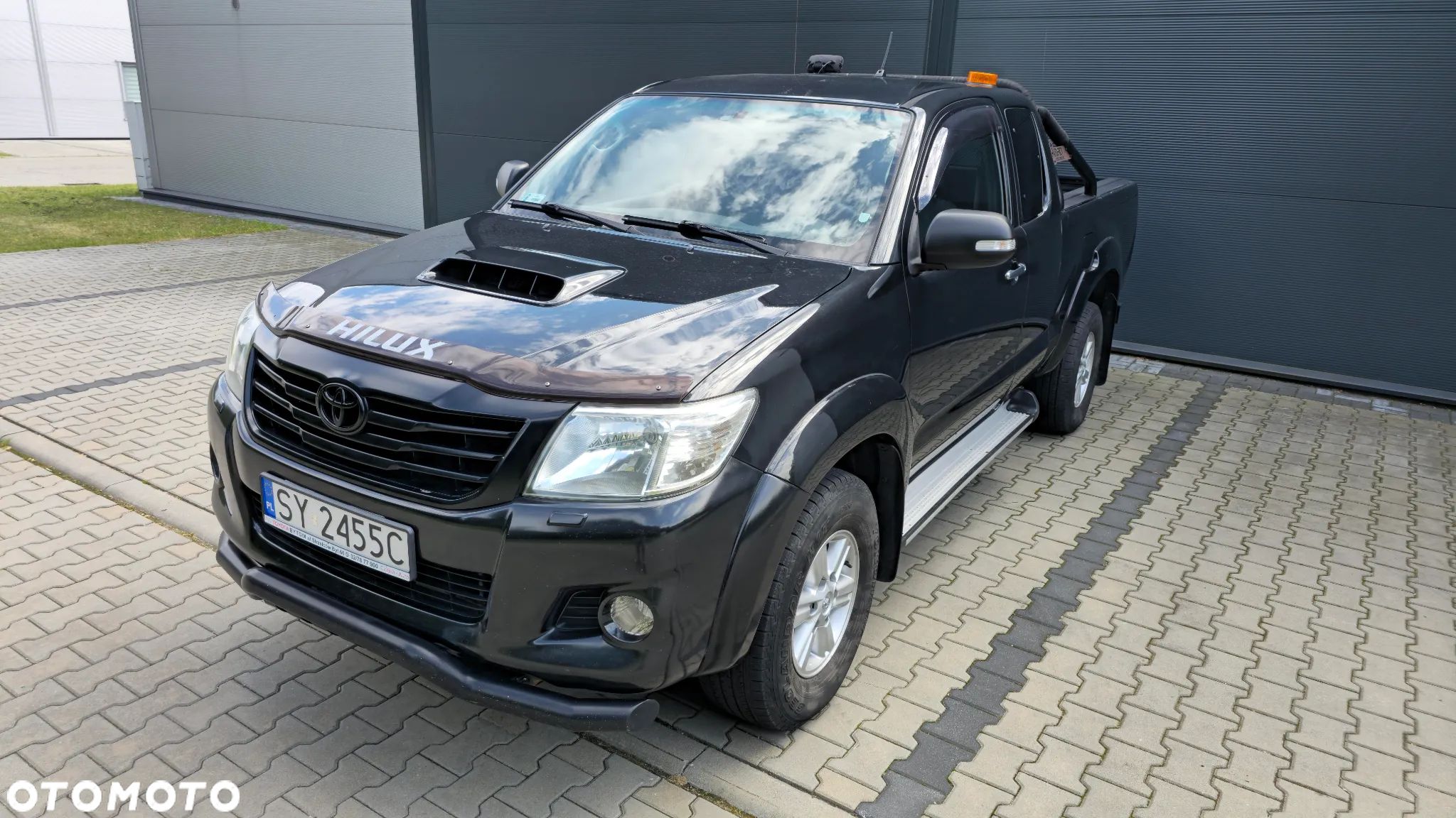 Toyota Hilux 2.5 D-4D SR - 1