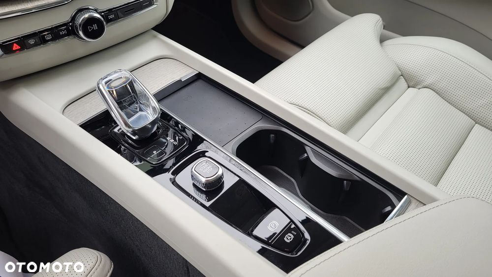 Volvo XC 60 T6 AWD Recharge Plus Bright - 22