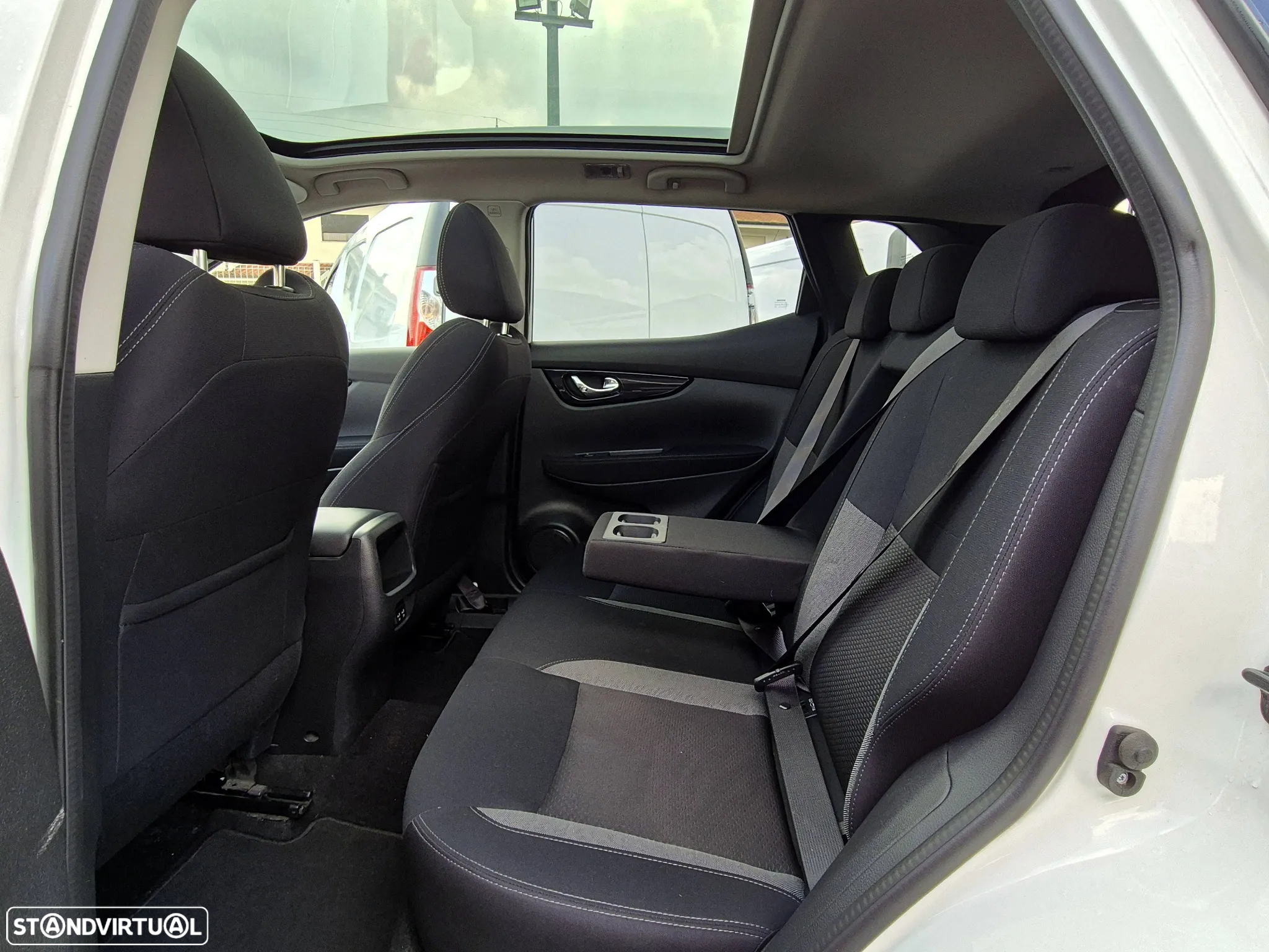 Nissan Qashqai 1.5 dCi N-Connecta J18 - 9