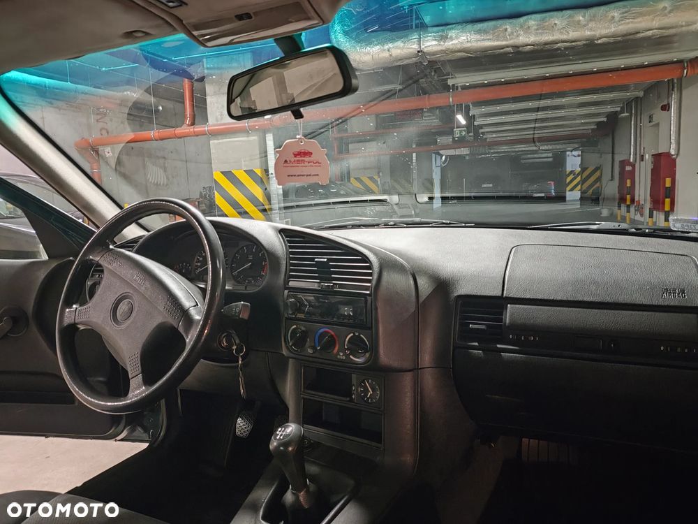 BMW Seria 3 316i - 38