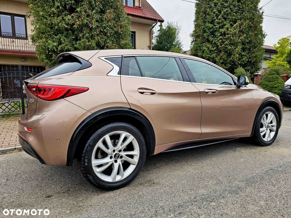 Infiniti Q30 1.6t Premium - 1