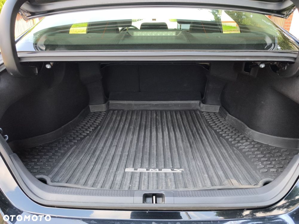 Toyota Camry 2.5 Hybrid Comfort CVT - 12