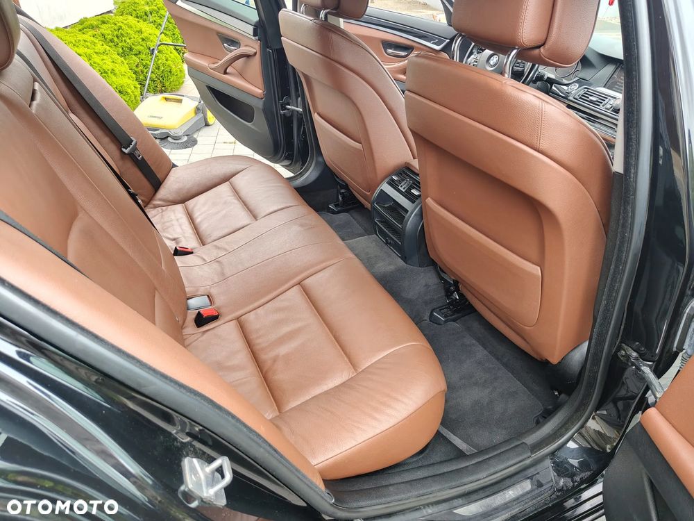 BMW Seria 5 525d - 12