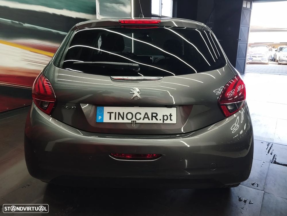 Peugeot 208 1.2 PureTech Signature - 12