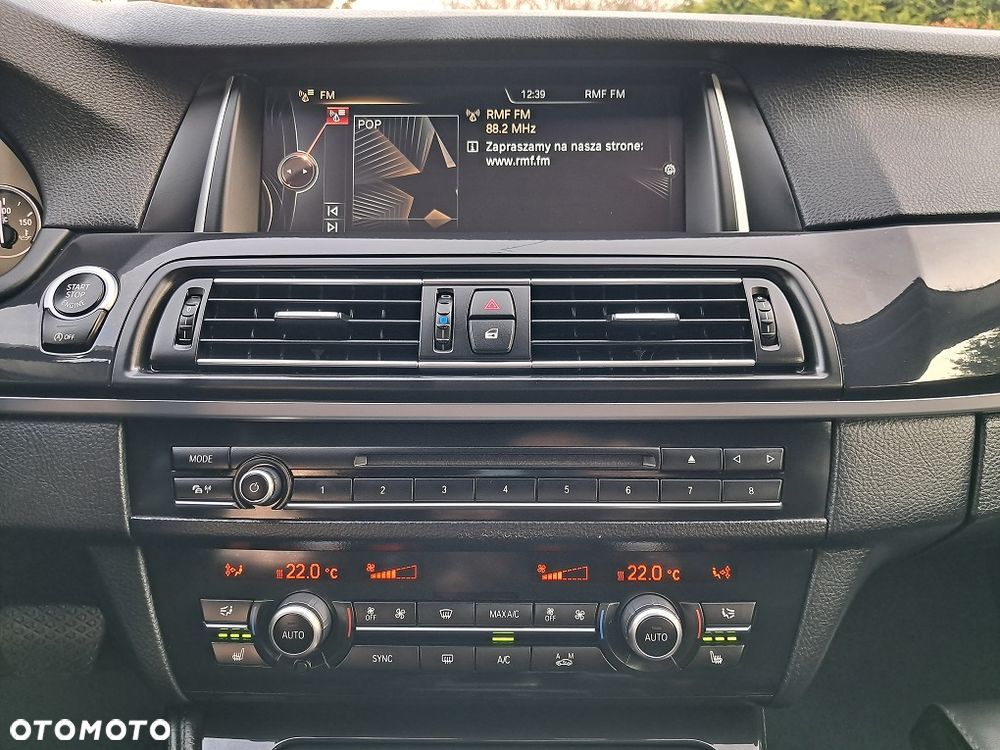 BMW Seria 5 525d xDrive Sport-Aut Modern Line - 19