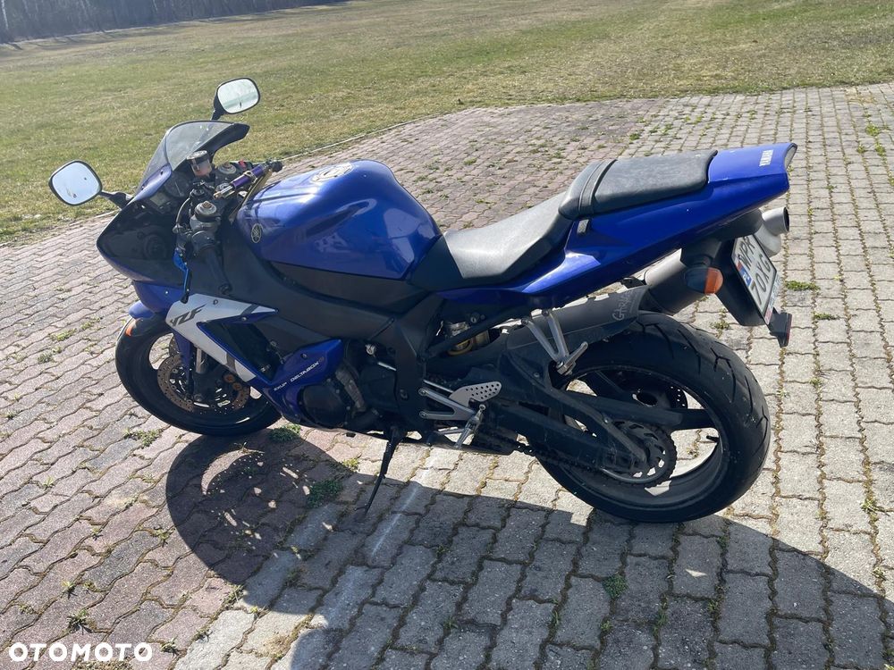 Yamaha R1 - 1