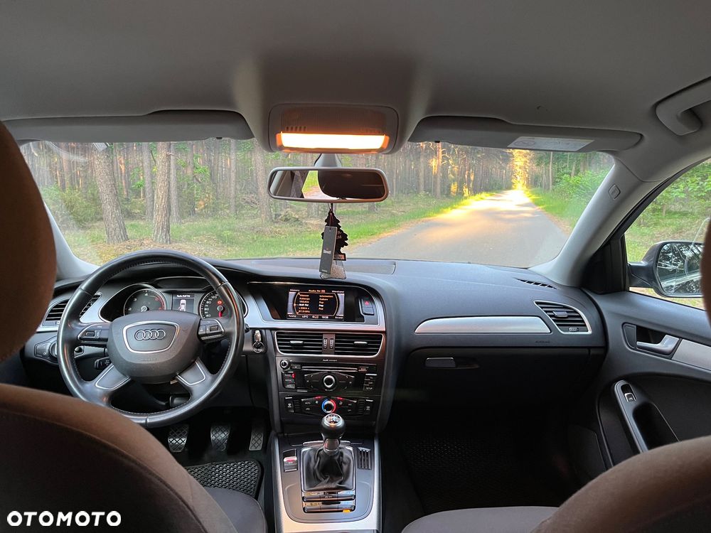 Audi A4 Limousine - 4