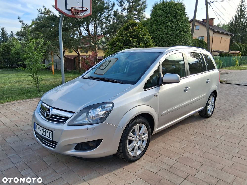 Opel Zafira 1.8 Family Plus - 1