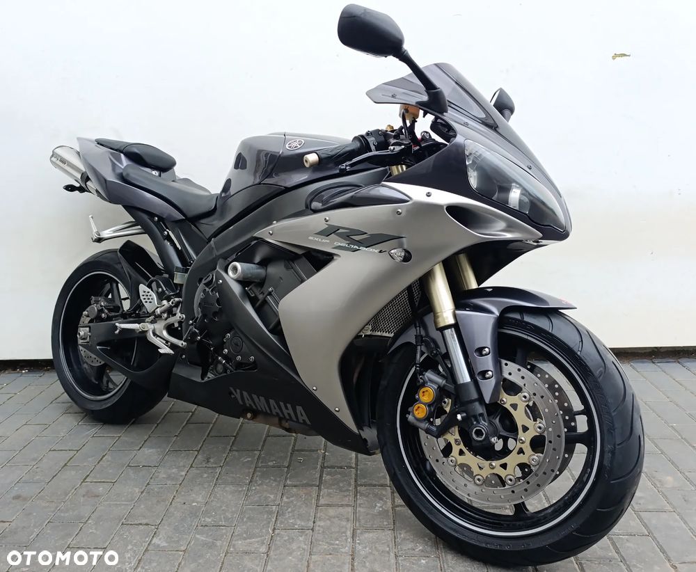Yamaha R1 - 8