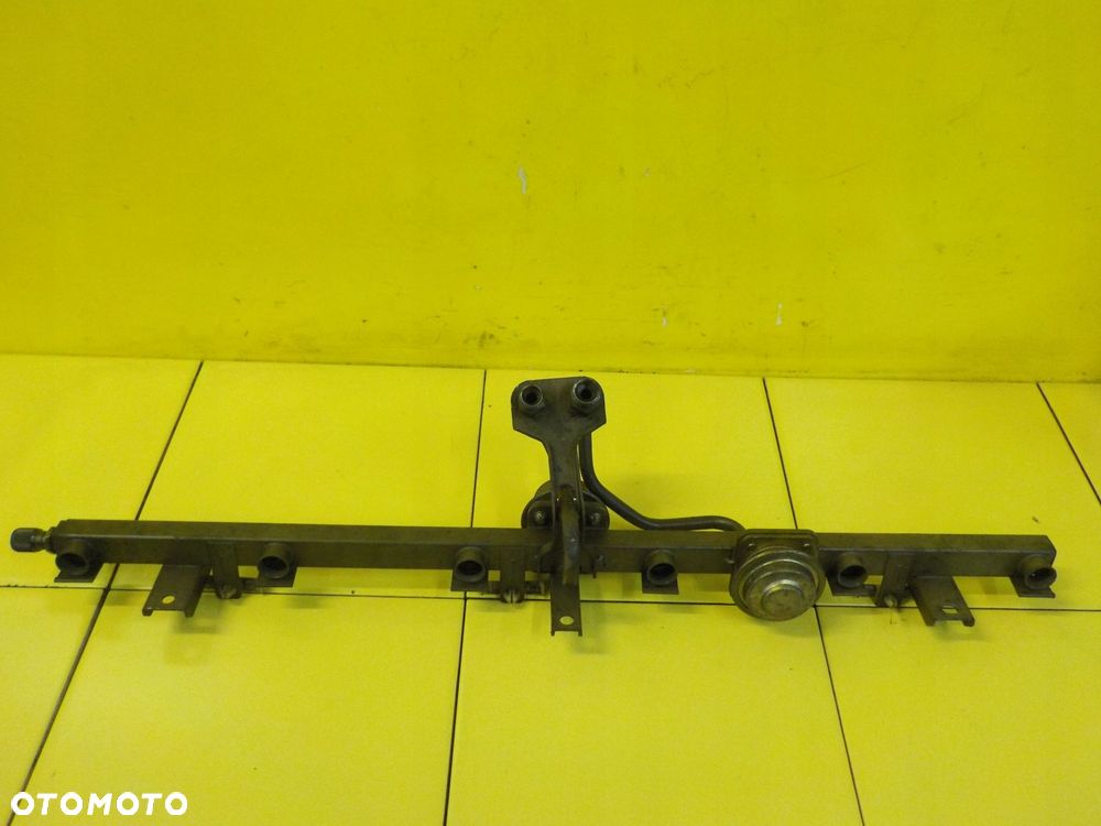 OPEL SENATOR 2.5 B 90r 140KM 25NE 87-93 listwa wtryskowa - 1