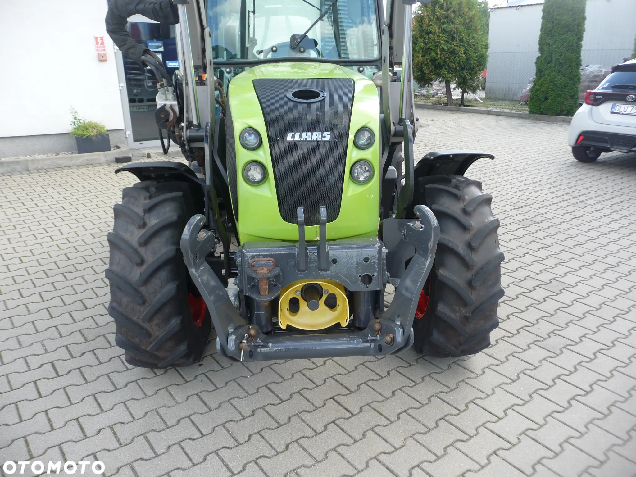 Claas Nexos 240F - 3