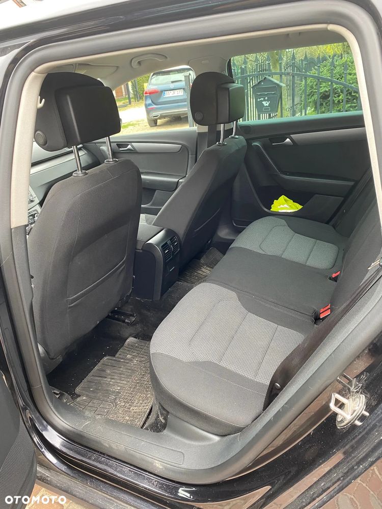 Volkswagen Passat - 11